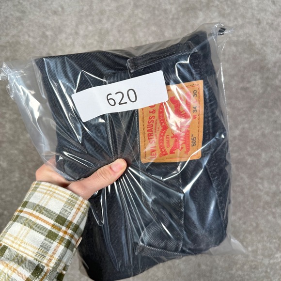 Levis 505 Regular Fit Jeans Mens 34x30 Black Denim Straight Leg - Picture 11 of 11